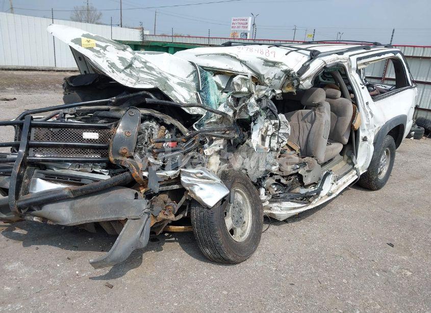 Photo 2 of 2001 Chevrolet Suburban 1500 LS (VIN 3GNEC16T41G247854)