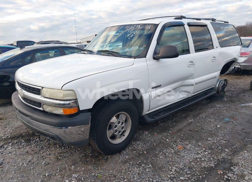 Photo 2 of 2000 Chevrolet Suburban 1500 LS (VIN 3GNEC16T4YG222169)