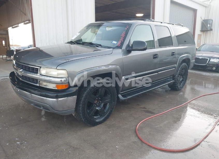 Photo 2 of 2001 Chevrolet Suburban 1500 LS (VIN 3GNEC16T51G226348)