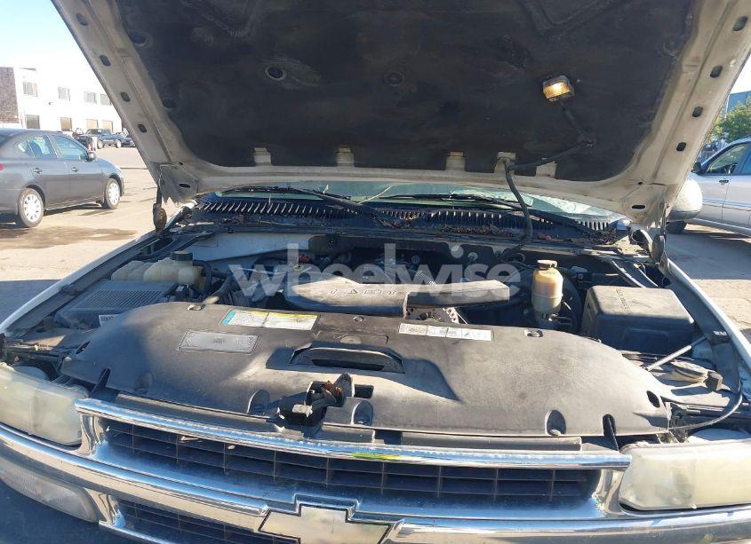 Photo 10 of 2001 Chevrolet Suburban 1500 LS (VIN 3GNEC16T61G258547)