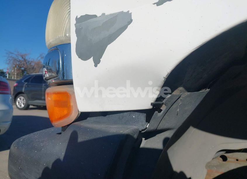 Photo 6 of 2001 Chevrolet Suburban 1500 LS (VIN 3GNEC16T61G258547)