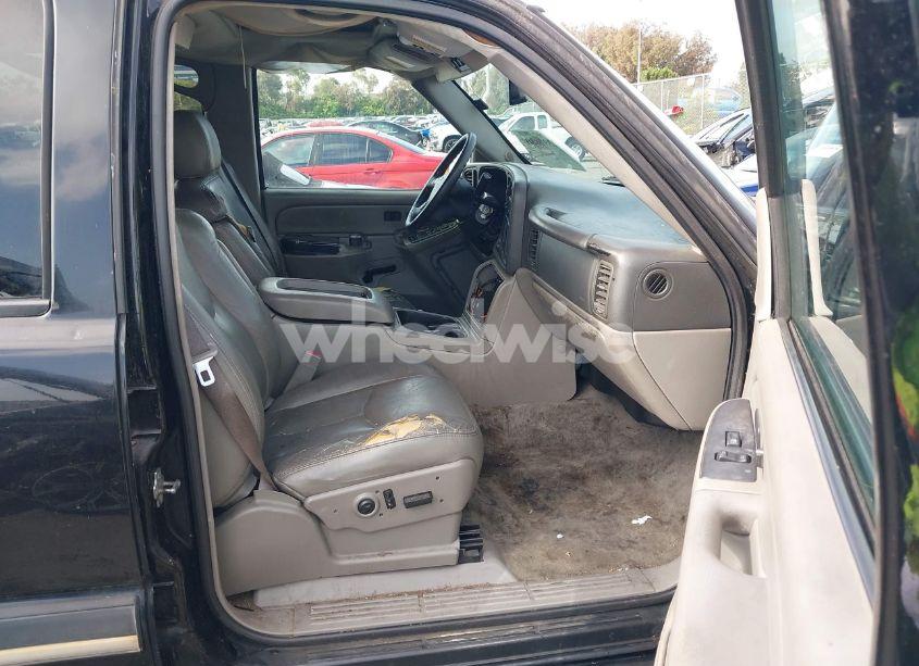 Photo 5 of 2004 Chevrolet Suburban 1500 LT (VIN 3GNEC16T74G283784)