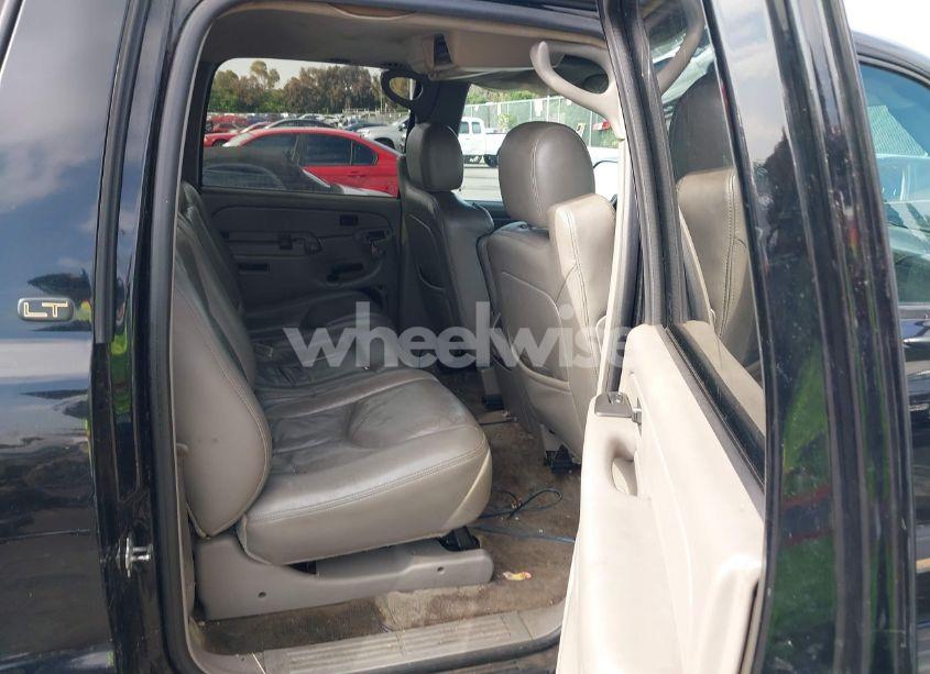 Photo 8 of 2004 Chevrolet Suburban 1500 LT (VIN 3GNEC16T74G283784)