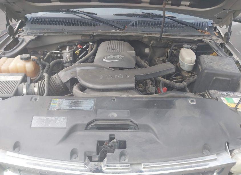 Photo 10 of 2004 Chevrolet Suburban 1500 LS (VIN 3GNEC16T74G312507)