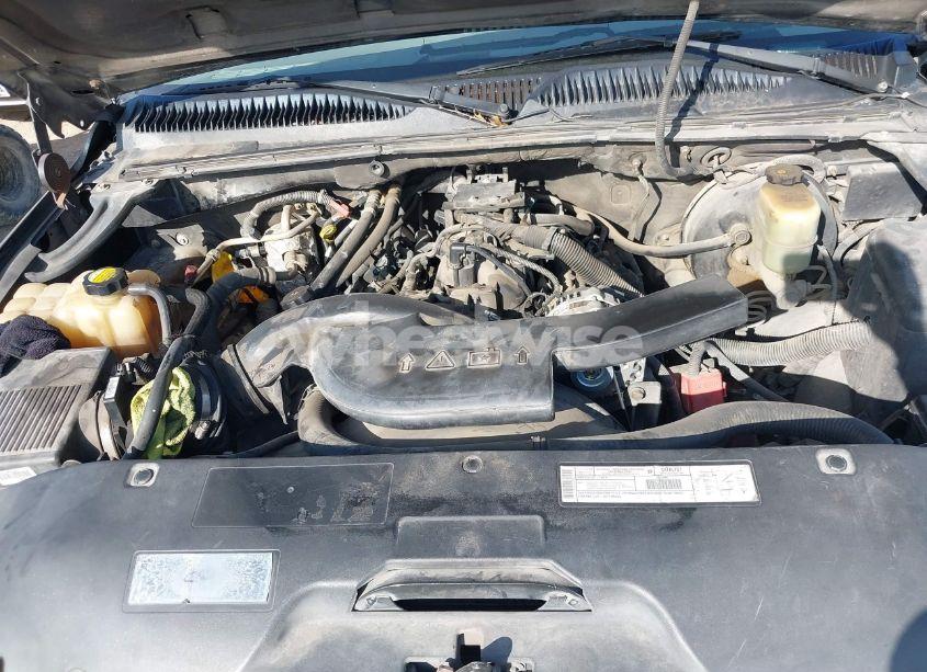 Photo 10 of 2001 Chevrolet Suburban 1500 LT (VIN 3GNEC16T81G216977)