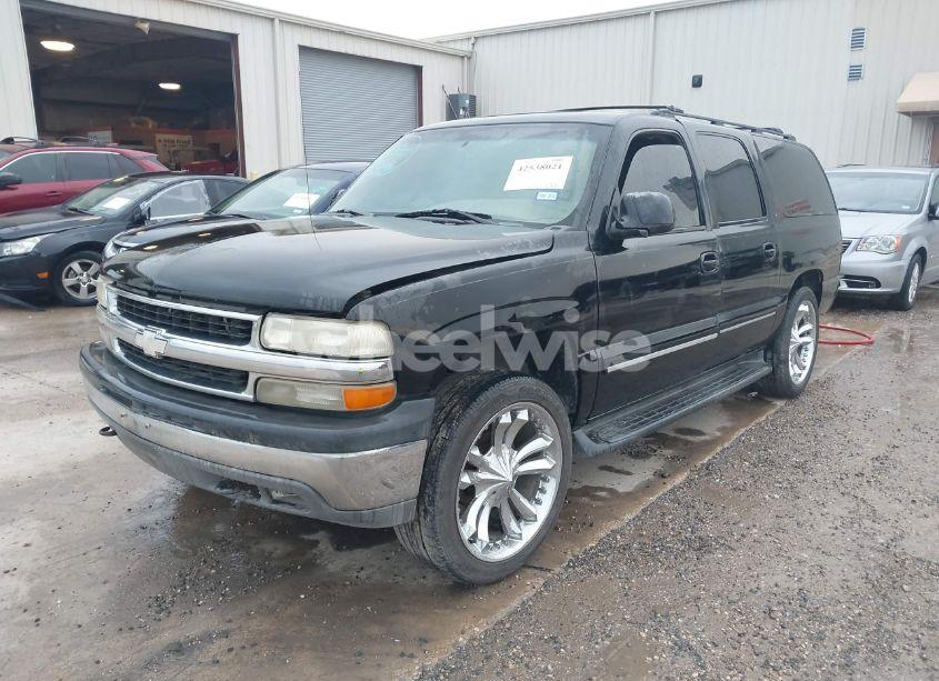 Photo 2 of 2001 Chevrolet Suburban 1500 LT (VIN 3GNEC16T81G216977)