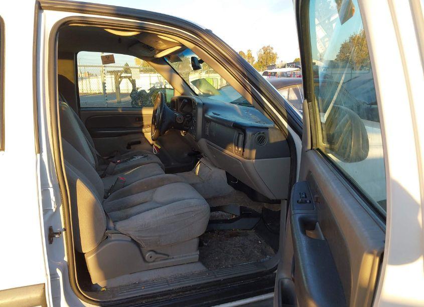 Photo 5 of 2003 Chevrolet Suburban 1500 LS (VIN 3GNEC16T83G218618)