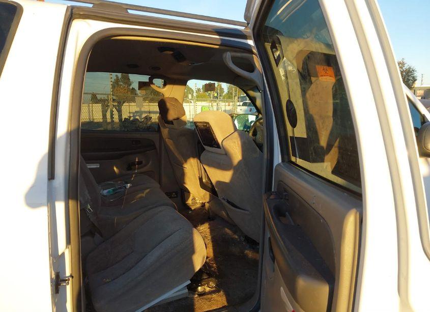 Photo 8 of 2003 Chevrolet Suburban 1500 LS (VIN 3GNEC16T83G218618)