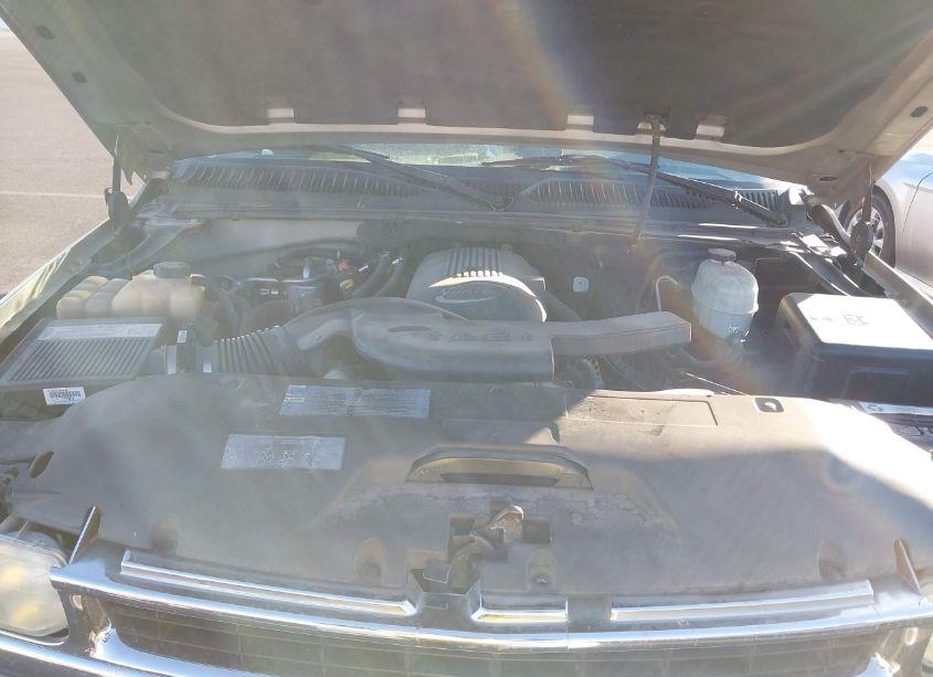 Photo 10 of 2004 Chevrolet Suburban 1500 LT (VIN 3GNEC16T84G184360)