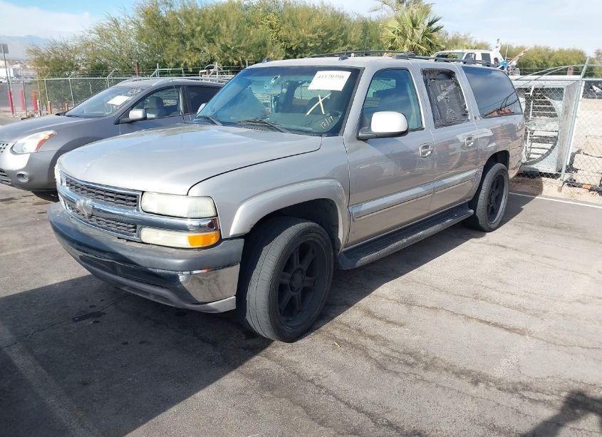 Photo 2 of 2004 Chevrolet Suburban 1500 LT (VIN 3GNEC16T84G184360)