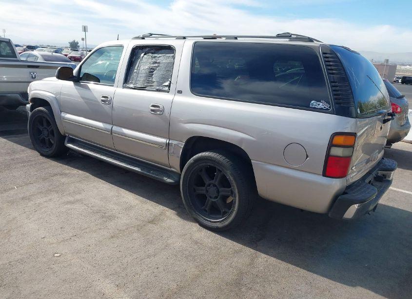 Photo 3 of 2004 Chevrolet Suburban 1500 LT (VIN 3GNEC16T84G184360)