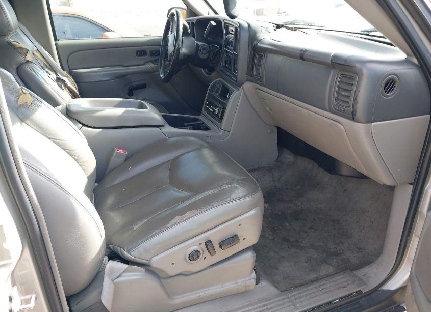 Photo 5 of 2004 Chevrolet Suburban 1500 LT (VIN 3GNEC16T84G184360)