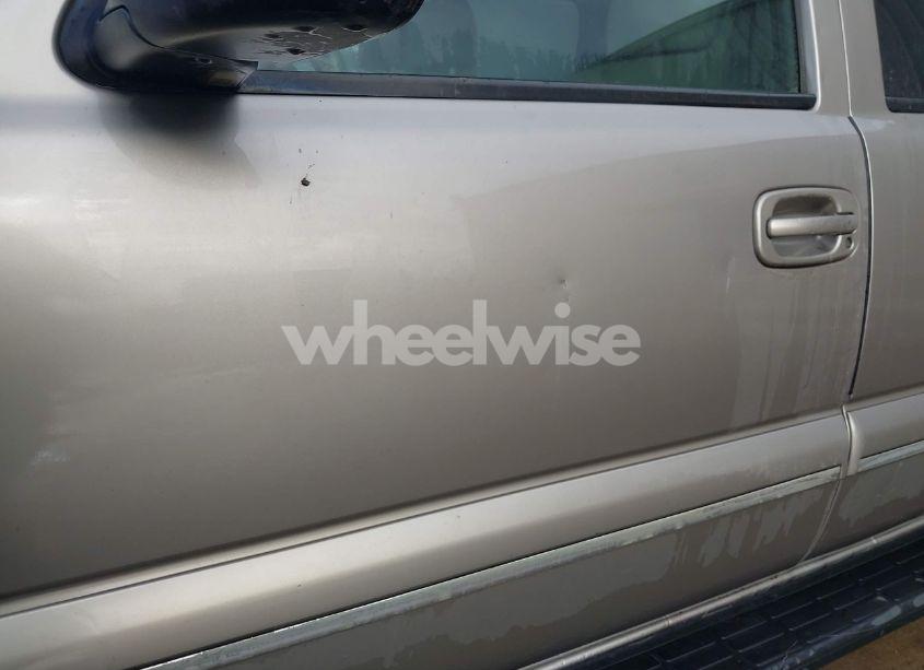 Photo 6 of 2001 Chevrolet Suburban 1500 LT (VIN 3GNEC16T91G250278)