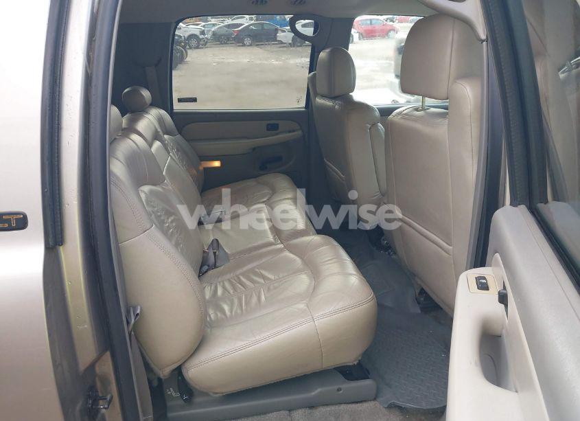 Photo 8 of 2001 Chevrolet Suburban 1500 LT (VIN 3GNEC16T91G250278)