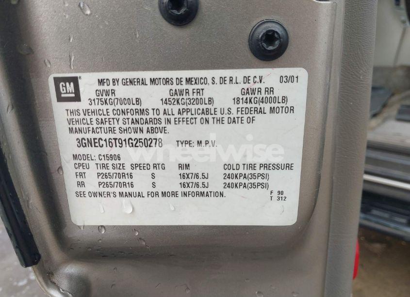 Photo 9 of 2001 Chevrolet Suburban 1500 LT (VIN 3GNEC16T91G250278)