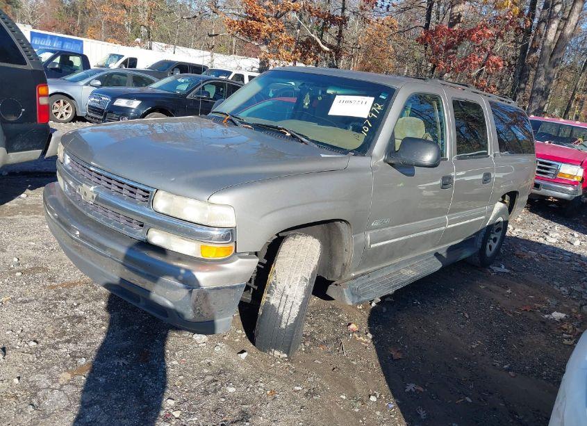 Photo 2 of 2000 Chevrolet Suburban 1500 LS (VIN 3GNEC16T9YG107972)