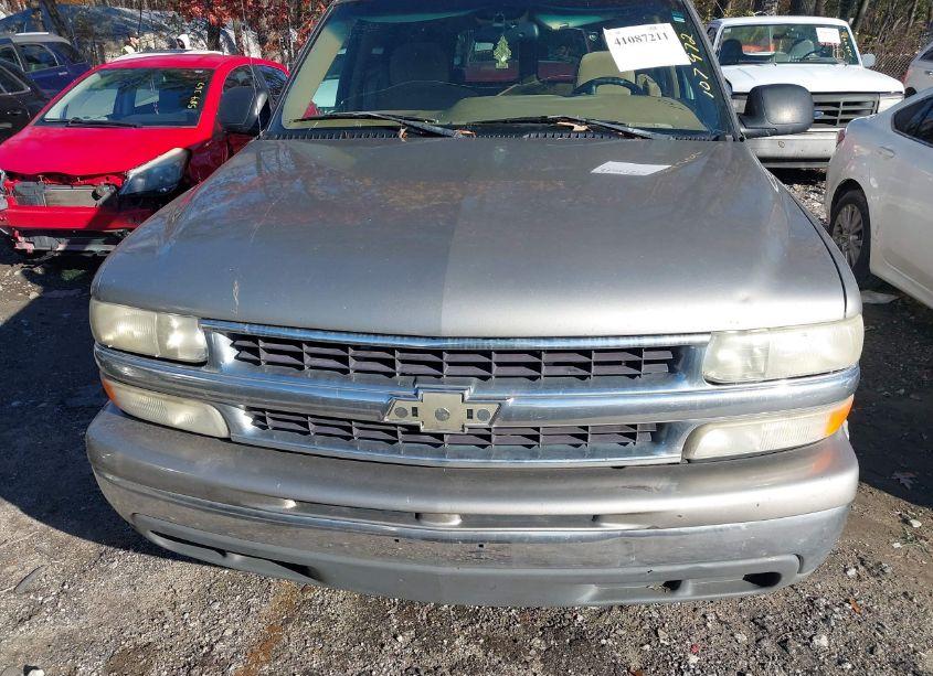 Photo 6 of 2000 Chevrolet Suburban 1500 LS (VIN 3GNEC16T9YG107972)