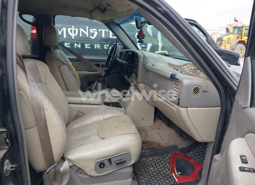 Photo 5 of 2000 Chevrolet Suburban 1500 LT (VIN 3GNEC16T9YG215721)