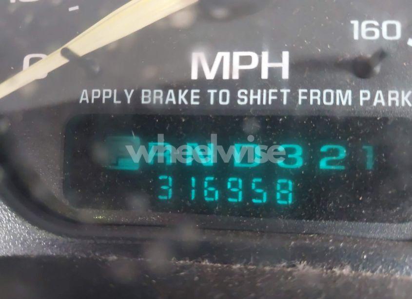 Photo 7 of 2000 Chevrolet Suburban 1500 LT (VIN 3GNEC16T9YG215721)