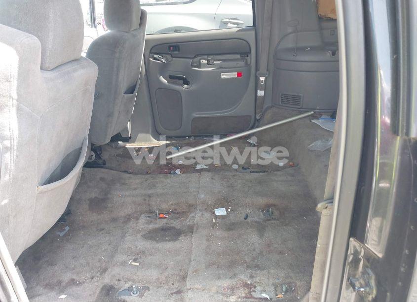 Photo 8 of 2003 Chevrolet Suburban 1500 LS (VIN 3GNEC16TX3G312371)