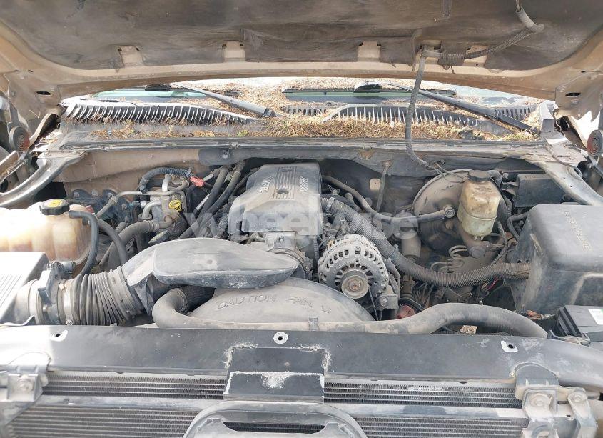 Photo 10 of 2000 Chevrolet Suburban 1500 LT (VIN 3GNEC16TXYG183717)