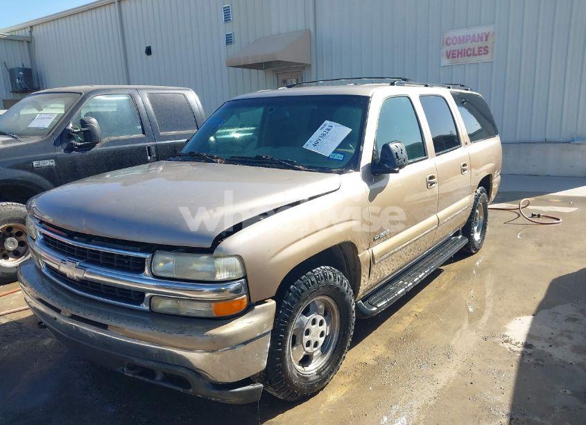 Photo 2 of 2000 Chevrolet Suburban 1500 LT (VIN 3GNEC16TXYG183717)