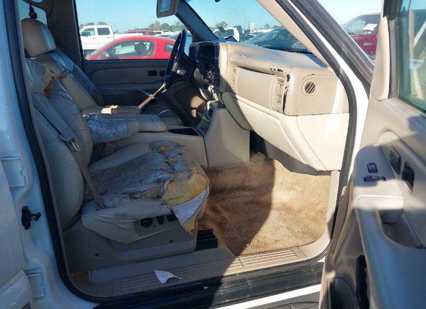 Photo 5 of 2002 Chevrolet Suburban 1500 LT (VIN 3GNEC16Z02G147062)