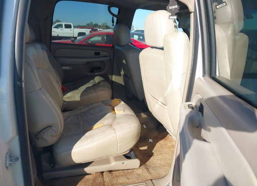 Photo 8 of 2002 Chevrolet Suburban 1500 LT (VIN 3GNEC16Z02G147062)