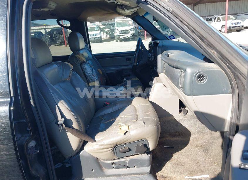 Photo 5 of 2002 Chevrolet Suburban 1500 LS (VIN 3GNEC16Z02G285958)