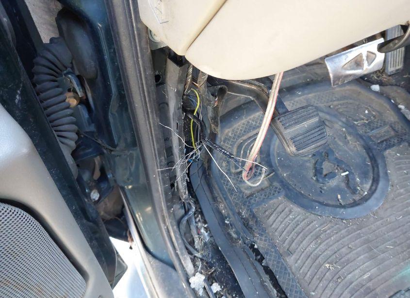 Photo 12 of 2002 Chevrolet Suburban 1500 LS (VIN 3GNEC16Z02G361212)