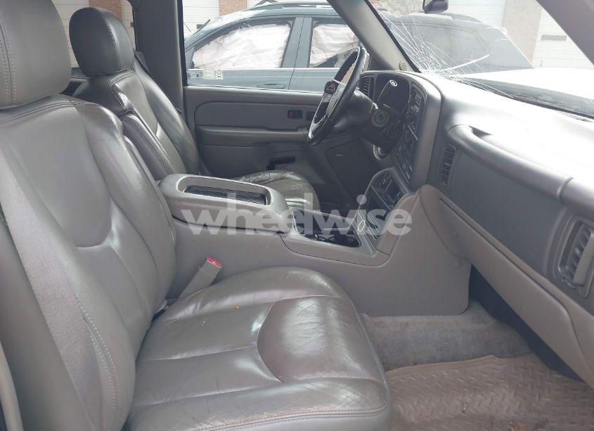 Photo 5 of 2005 Chevrolet Suburban 1500 Z71 (VIN 3GNEC16Z05G221875)