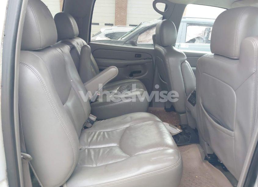 Photo 8 of 2005 Chevrolet Suburban 1500 Z71 (VIN 3GNEC16Z05G221875)