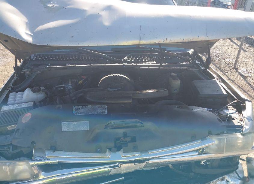 Photo 10 of 2002 Chevrolet Suburban 1500 LS (VIN 3GNEC16Z12G339171)