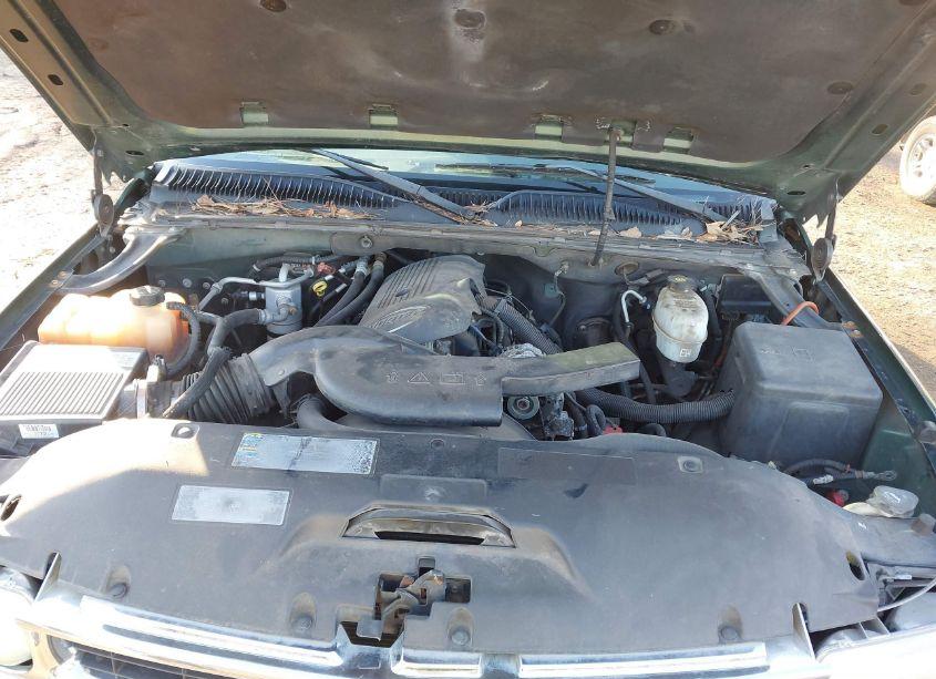 Photo 10 of 2004 Chevrolet Suburban 1500 LS (VIN 3GNEC16Z14G307002)