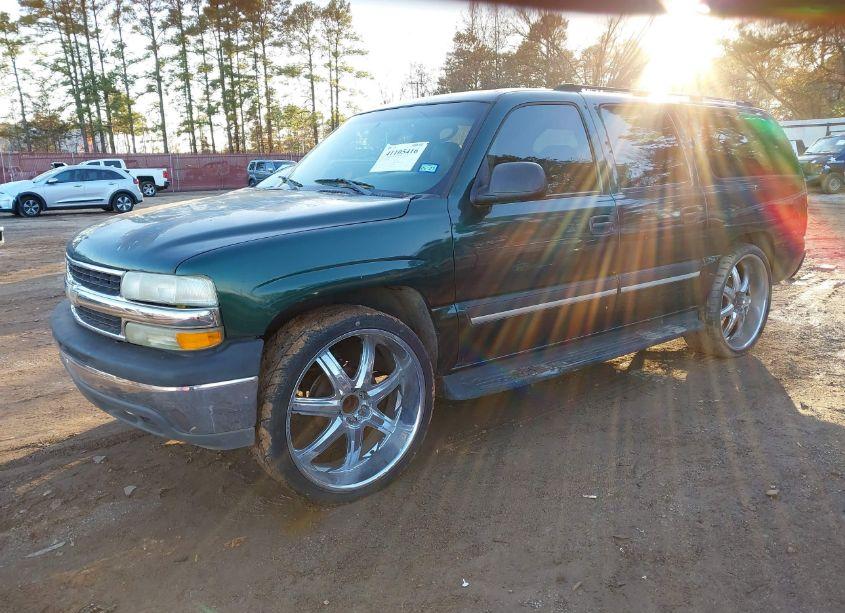 Photo 2 of 2004 Chevrolet Suburban 1500 LS (VIN 3GNEC16Z14G307002)