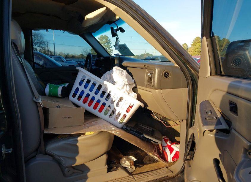 Photo 5 of 2004 Chevrolet Suburban 1500 LS (VIN 3GNEC16Z14G307002)