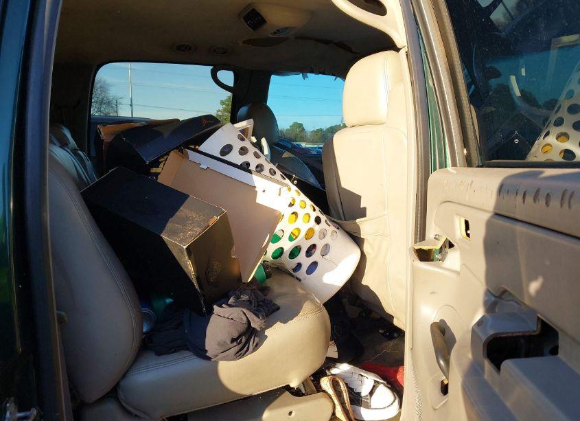 Photo 8 of 2004 Chevrolet Suburban 1500 LS (VIN 3GNEC16Z14G307002)