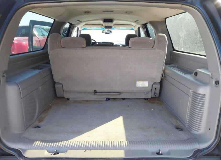 Photo 8 of 2005 Chevrolet Suburban 1500 LS (VIN 3GNEC16Z15G185940)