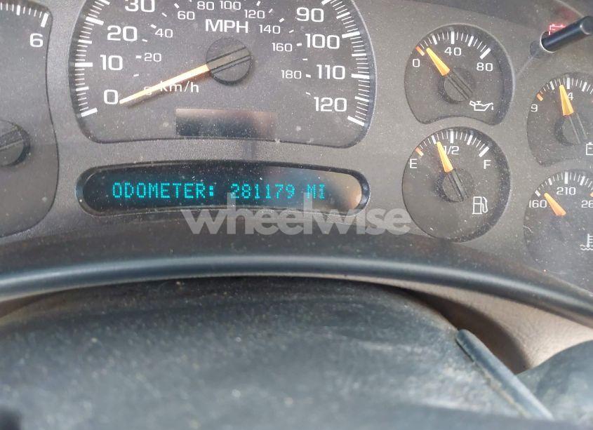 Photo 7 of 2003 Chevrolet Suburban 1500 LT (VIN 3GNEC16Z23G234625)