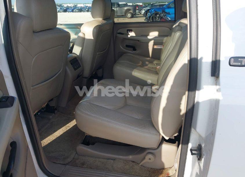 Photo 8 of 2003 Chevrolet Suburban 1500 LT (VIN 3GNEC16Z23G234625)