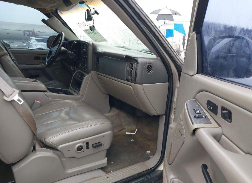 Photo 5 of 2004 Chevrolet Suburban 1500 LT (VIN 3GNEC16Z24G208057)