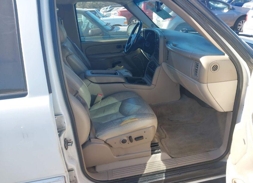 Photo 5 of 2004 Chevrolet Suburban 1500 LT (VIN 3GNEC16Z24G211167)