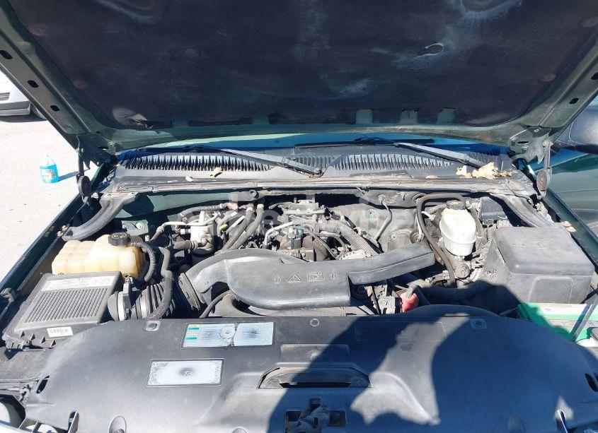 Photo 10 of 2004 Chevrolet Suburban 1500 LS (VIN 3GNEC16Z24G316520)