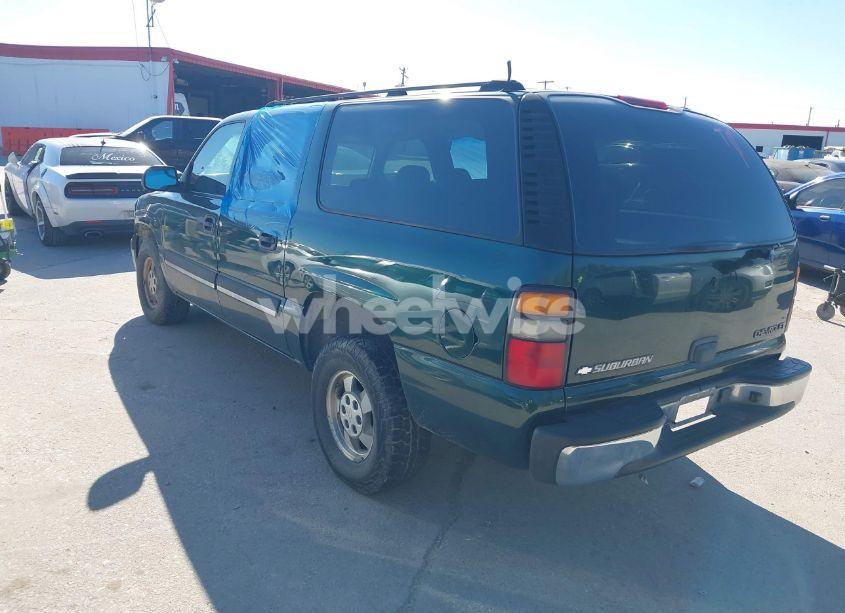 Photo 3 of 2004 Chevrolet Suburban 1500 LS (VIN 3GNEC16Z24G316520)