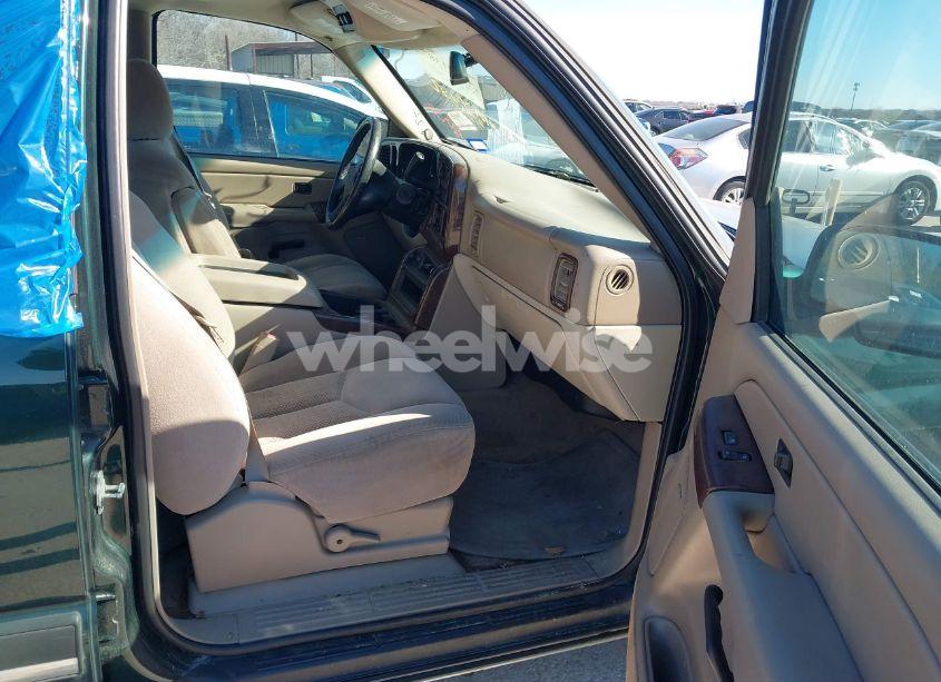 Photo 5 of 2004 Chevrolet Suburban 1500 LS (VIN 3GNEC16Z24G316520)