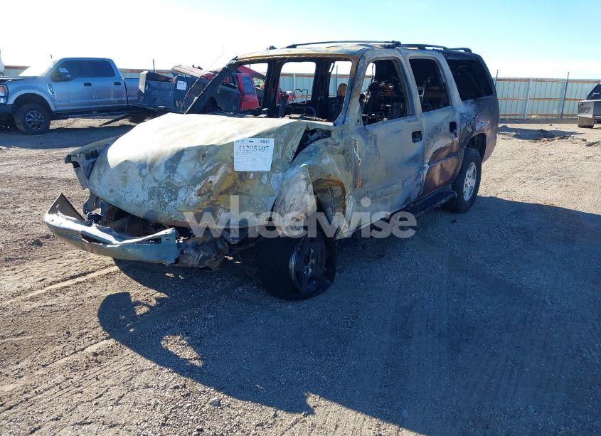 Photo 2 of 2004 Chevrolet Suburban 1500 LT (VIN 3GNEC16Z24G318784)