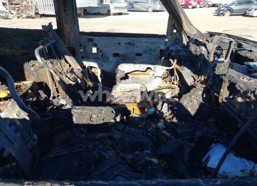 Photo 5 of 2004 Chevrolet Suburban 1500 LT (VIN 3GNEC16Z24G318784)