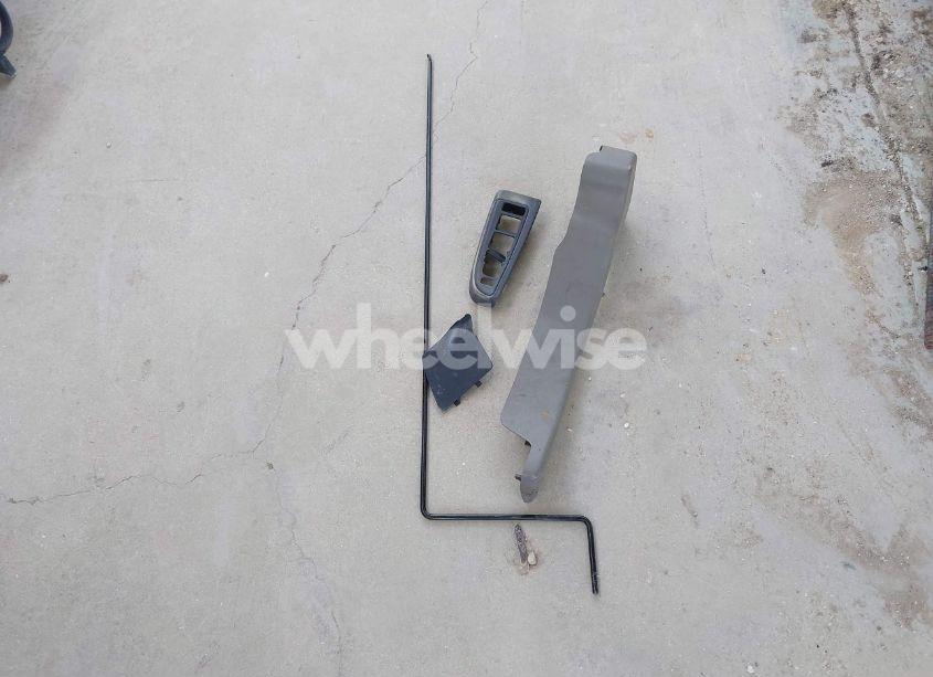 Photo 11 of 2005 Chevrolet Suburban 1500 LS (VIN 3GNEC16Z25G132924)