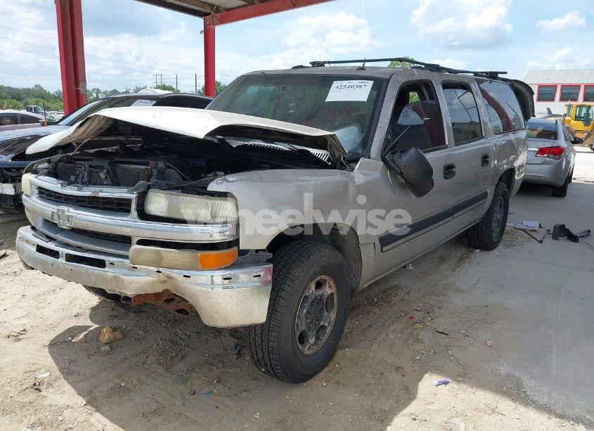 Photo 2 of 2005 Chevrolet Suburban 1500 LS (VIN 3GNEC16Z25G132924)