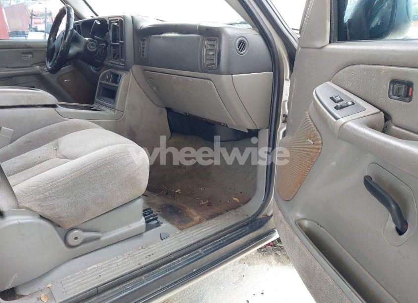 Photo 5 of 2005 Chevrolet Suburban 1500 LS (VIN 3GNEC16Z25G132924)